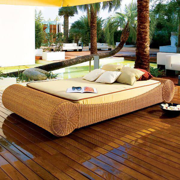 Outdoor Wicker Day Bed - Rollover